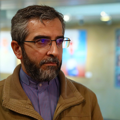 بازدید معاون اسبق وزارت امور خارجه از نمایشگاه «آیینه‌های بی‌زنگار»