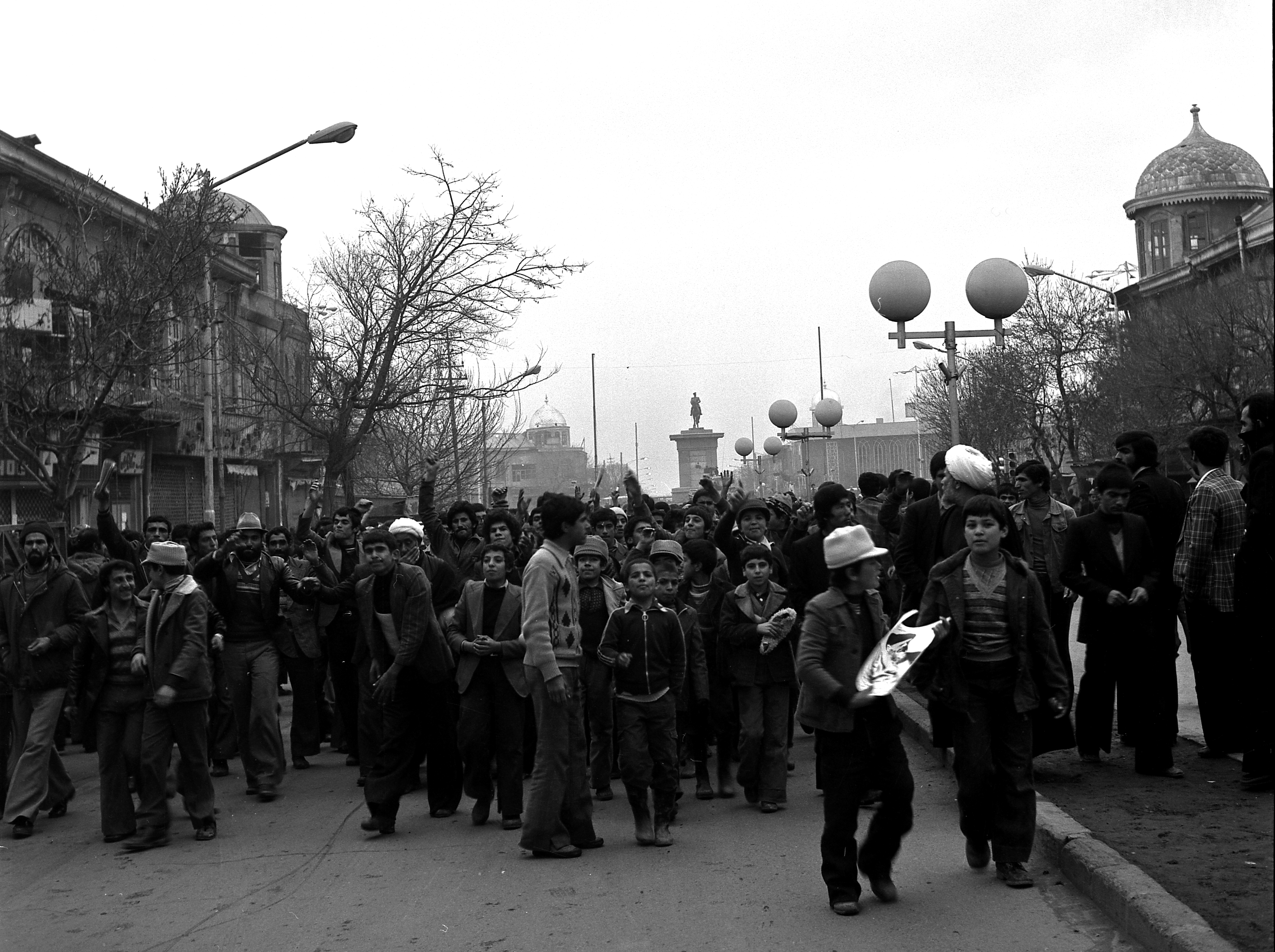 رونمایی از کتاب «انقلاب از نگاه عکاسان همدان» دراوایل سال ۱۴۰۰
